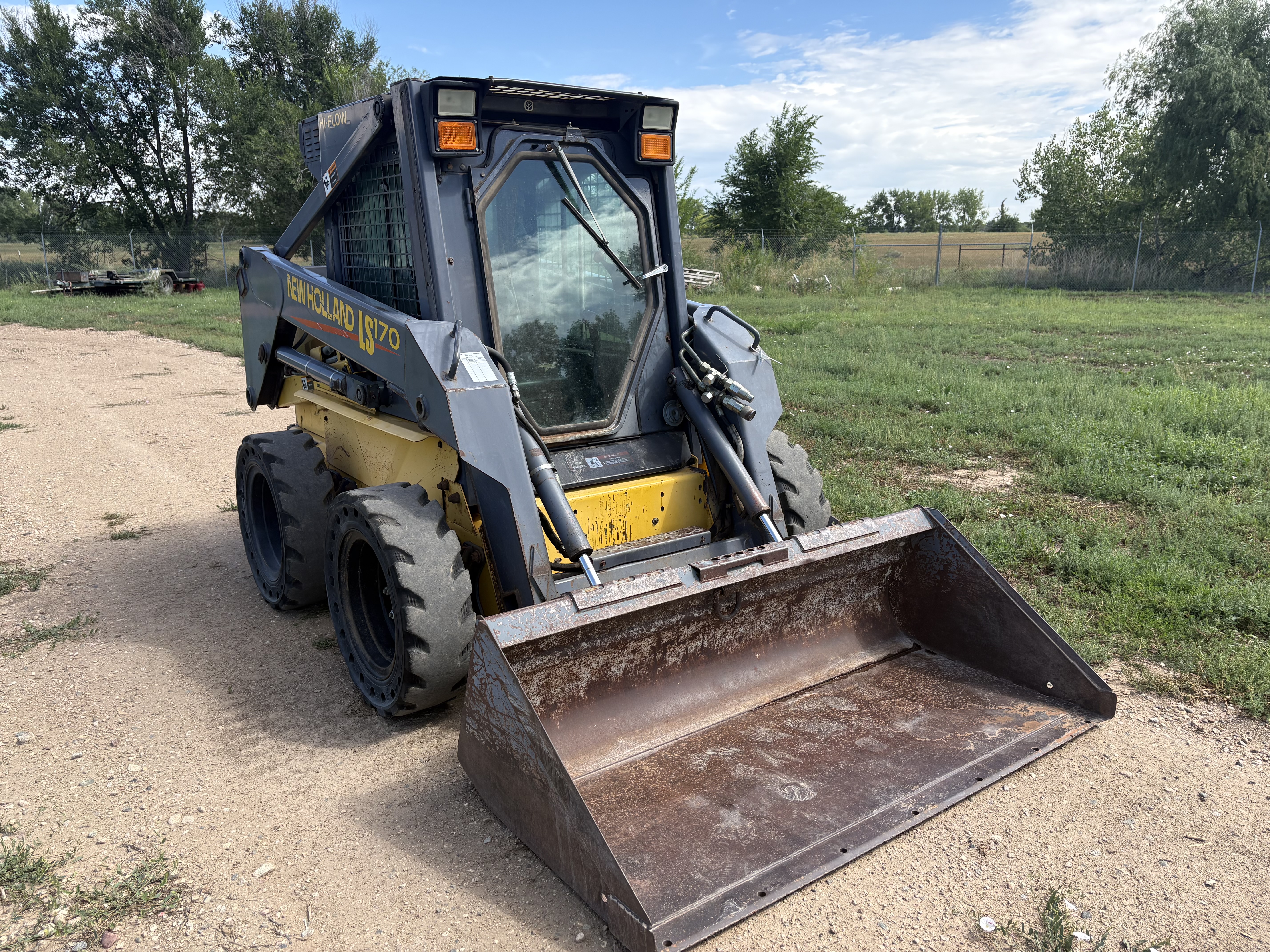 2001 New Holland LS 170 Loader
