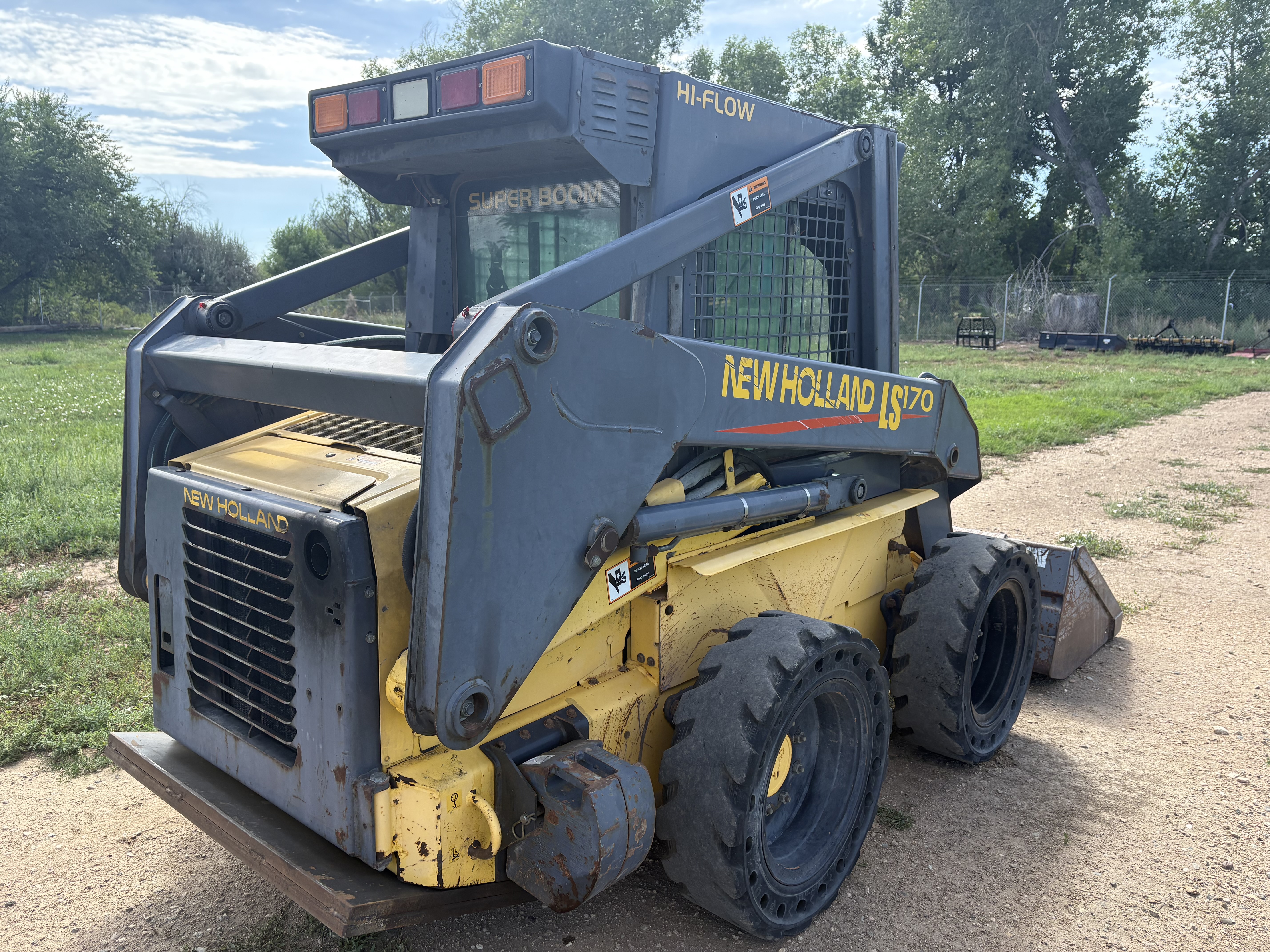 2001 New Holland LS 170 Loader