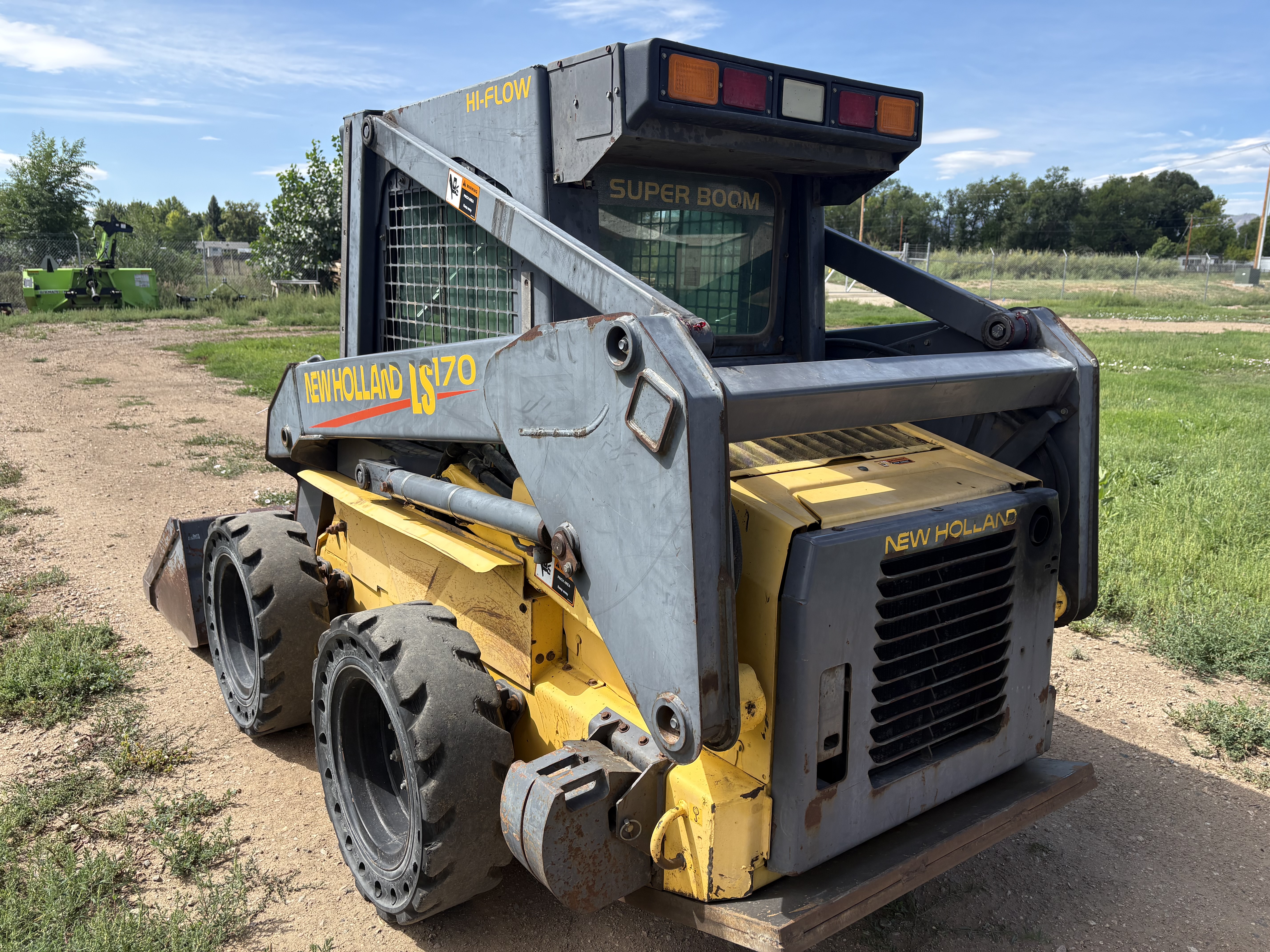 2001 New Holland LS 170 Loader