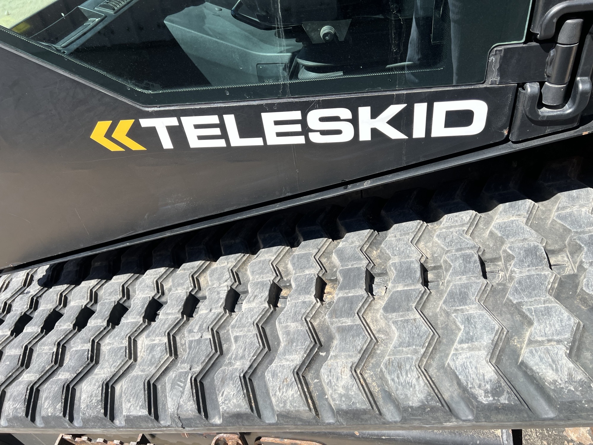 2022 JCB 3TS-8T Loader