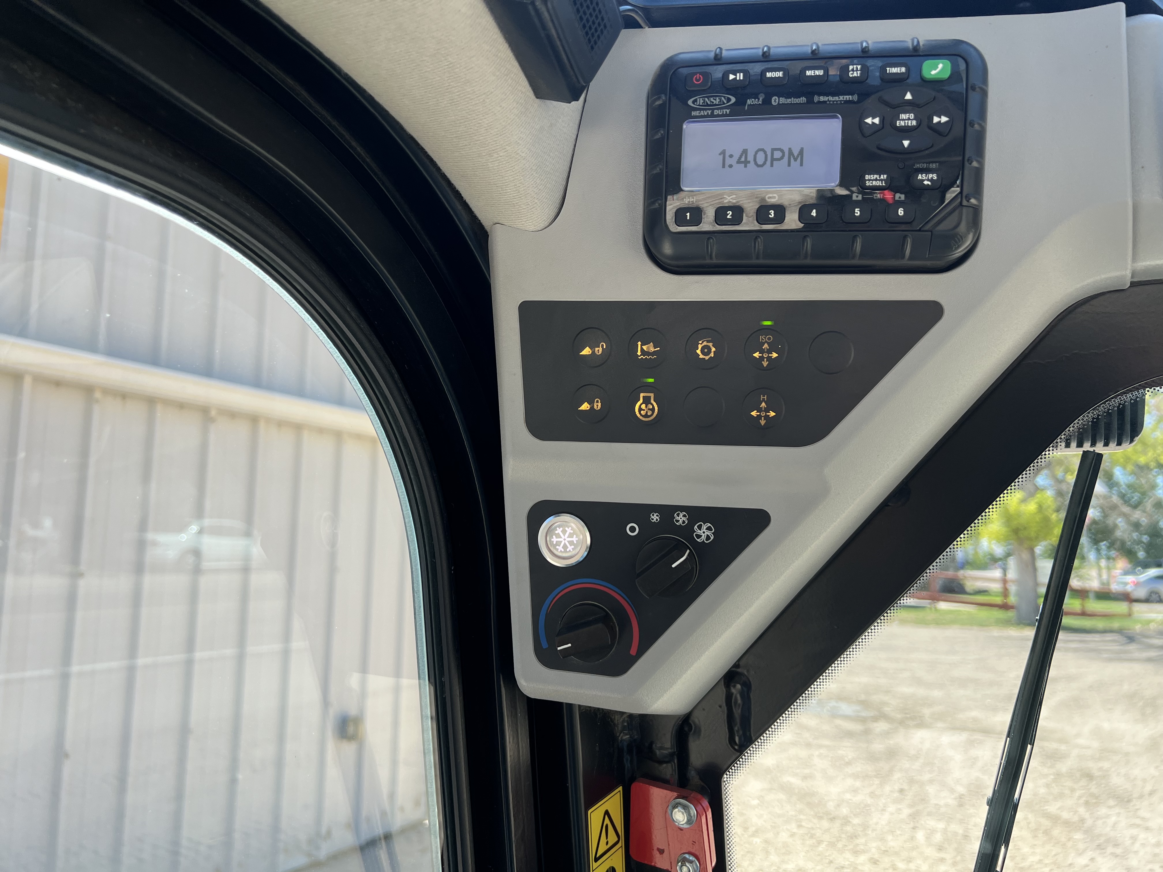 2022 JCB 3TS-8T Loader