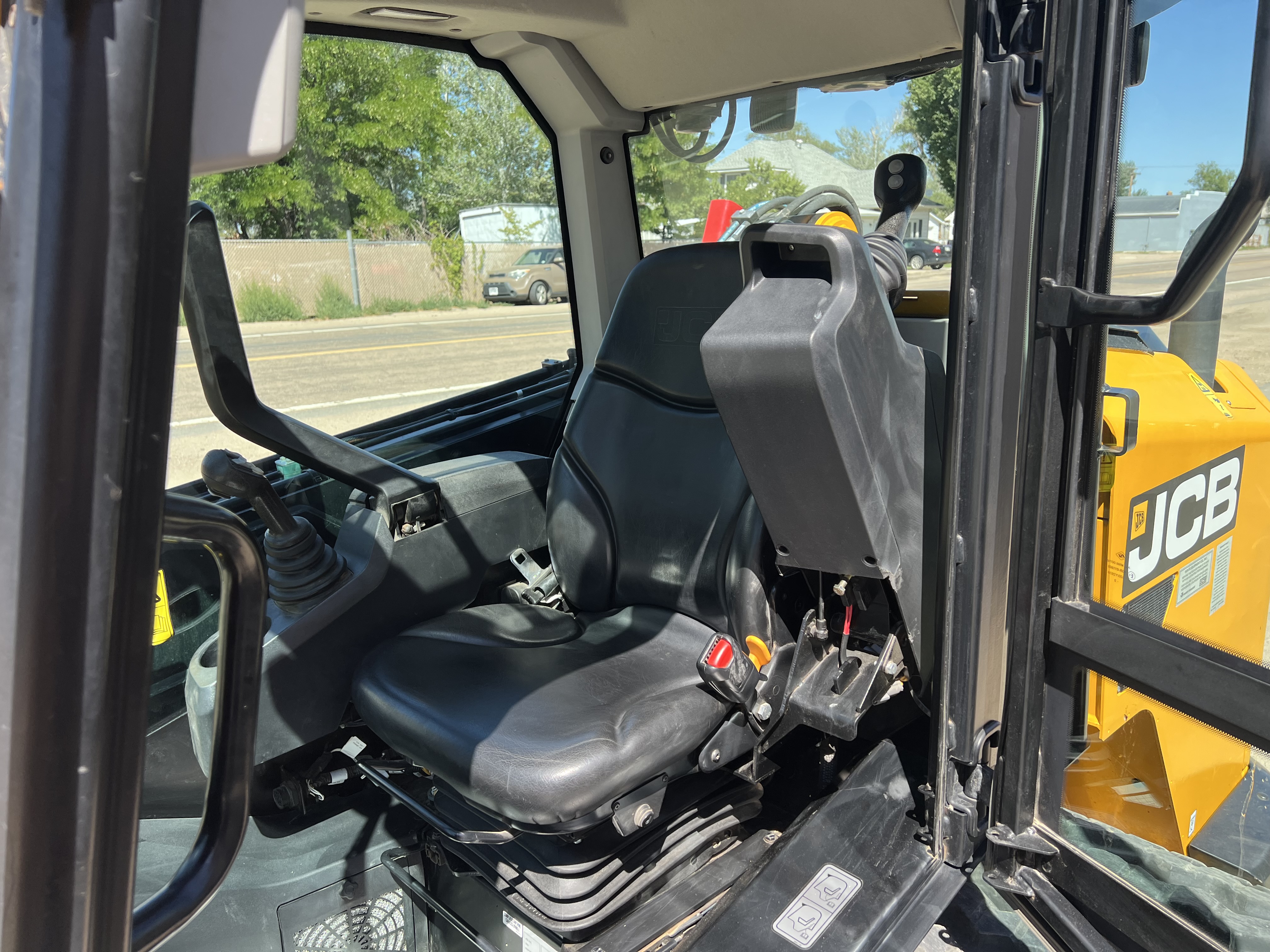 2022 JCB 3TS-8T Loader