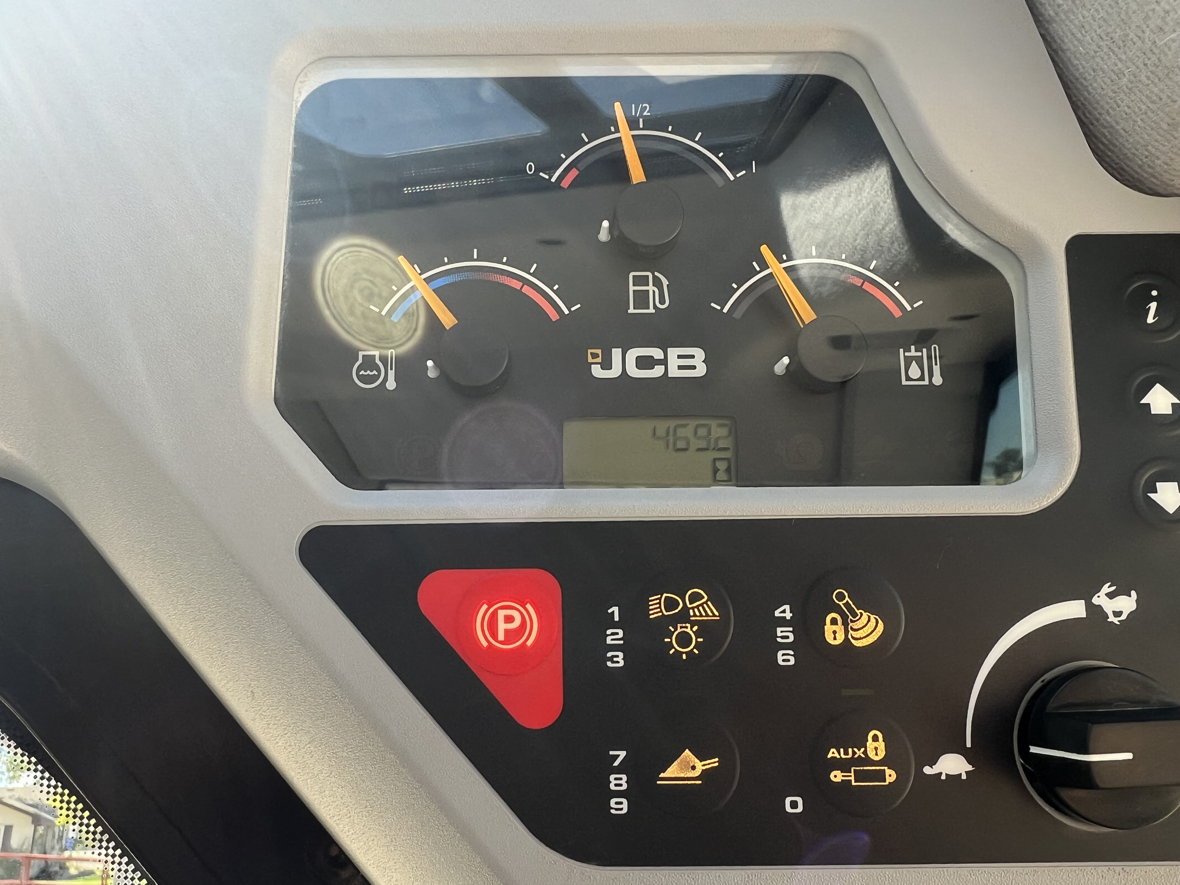 2022 JCB 3TS-8T Loader
