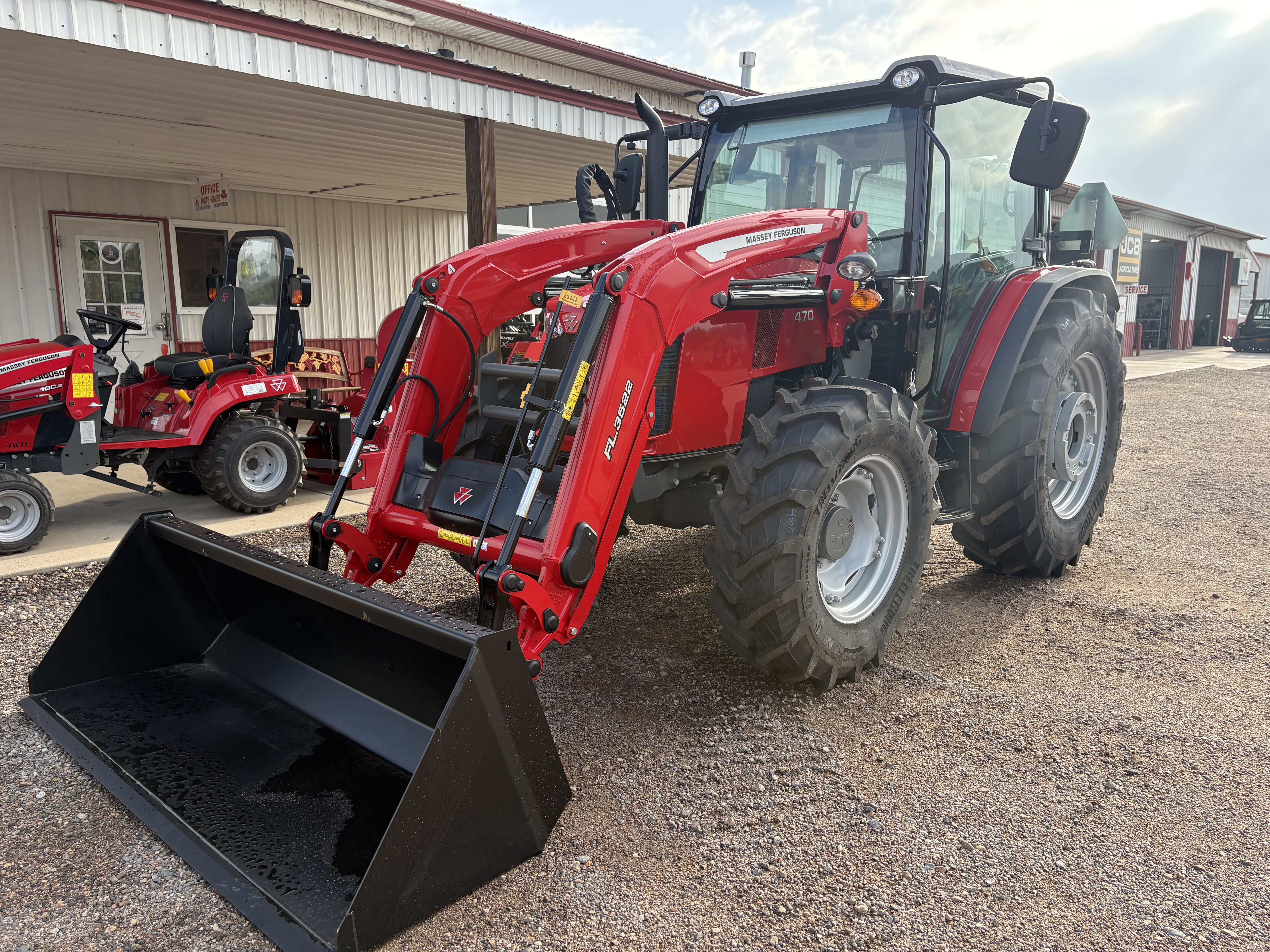 2026 Massey Ferguson MF 4707 Tractor