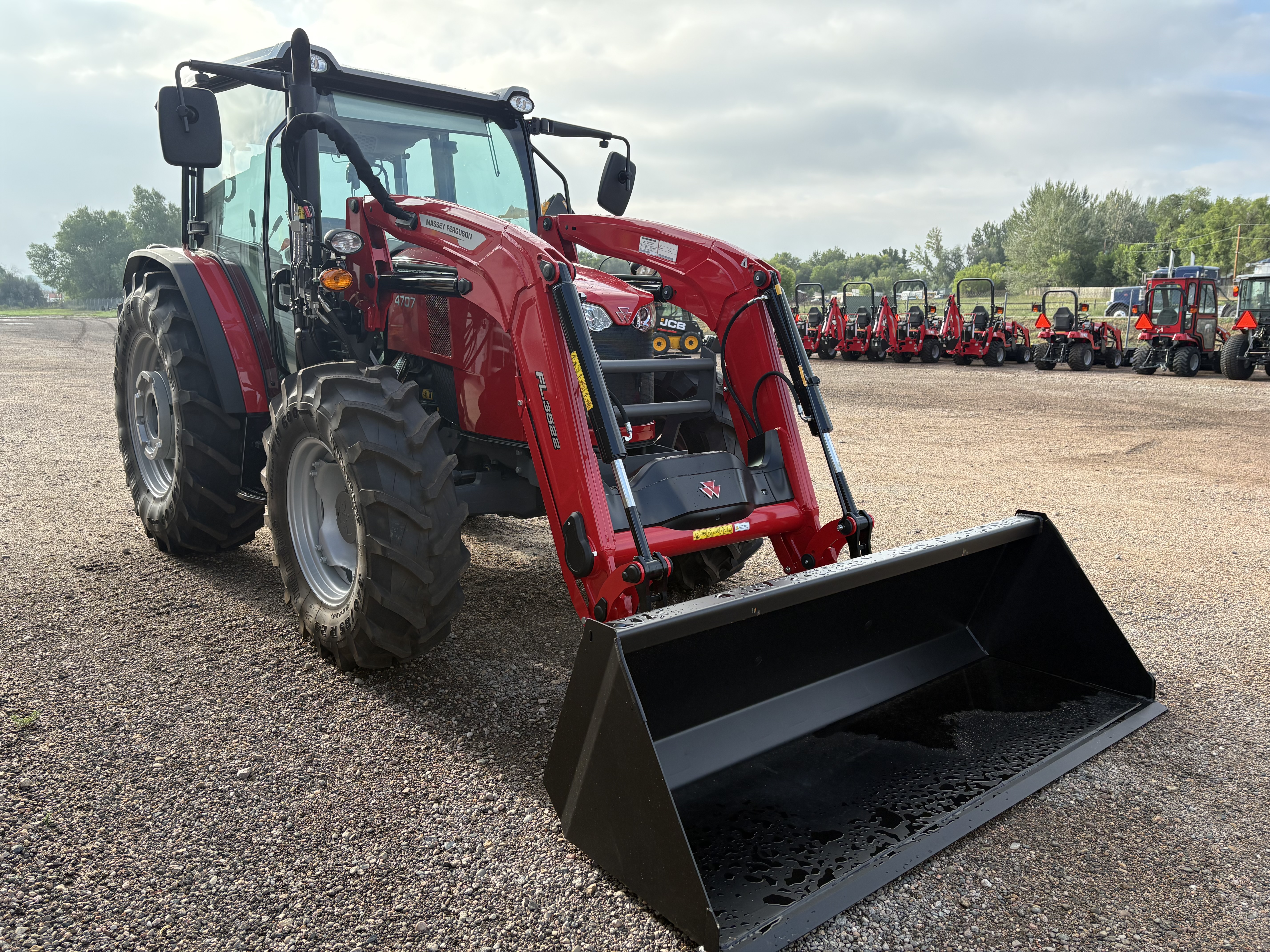 2026 Massey Ferguson MF 4707 Tractor