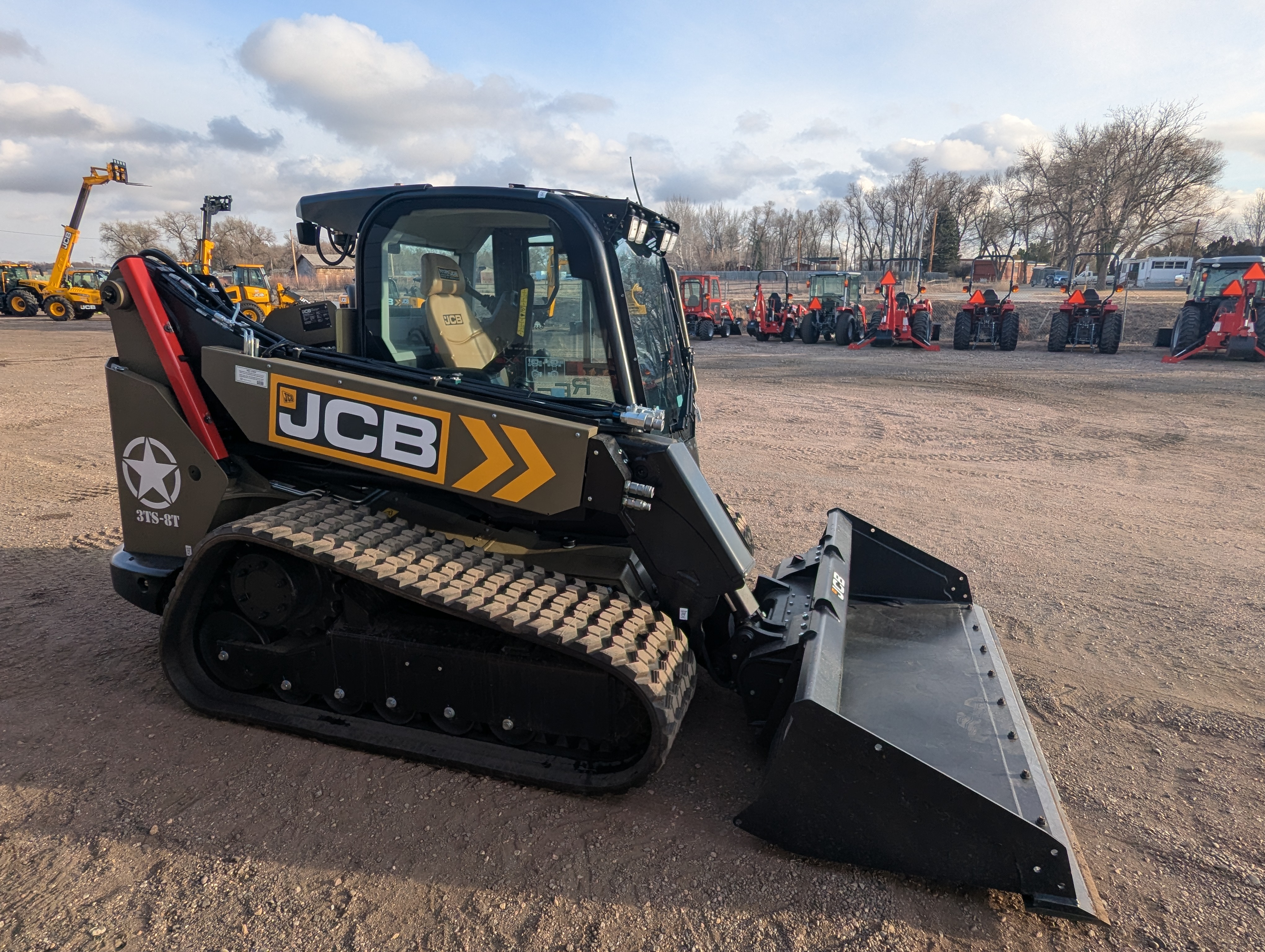 2025 JCB 3TS-8T Loader