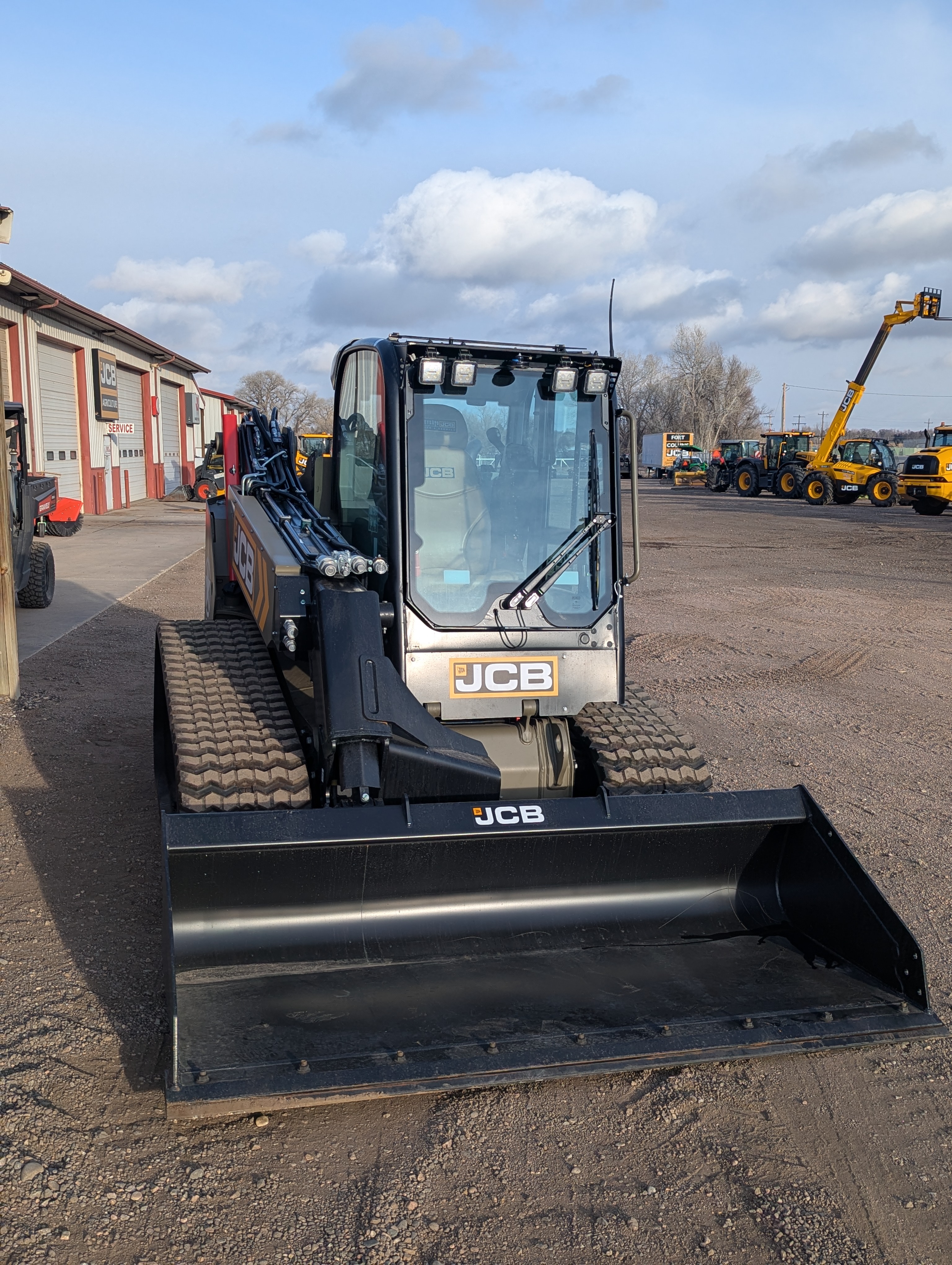 2025 JCB 3TS-8T Loader